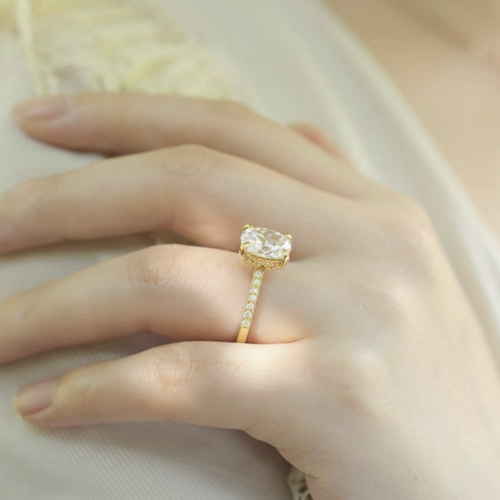 Luxury Oval Engagement Ring – 3CT Cubic Zirconia in Sterling Silver .925 - Picture 2 of 5